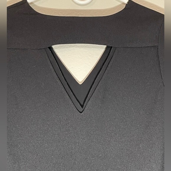 C & E Black 3/4 Sleeve Blouse with Triangle Cutout Soft Mesh Lining Size XS - Picture 8 of 9